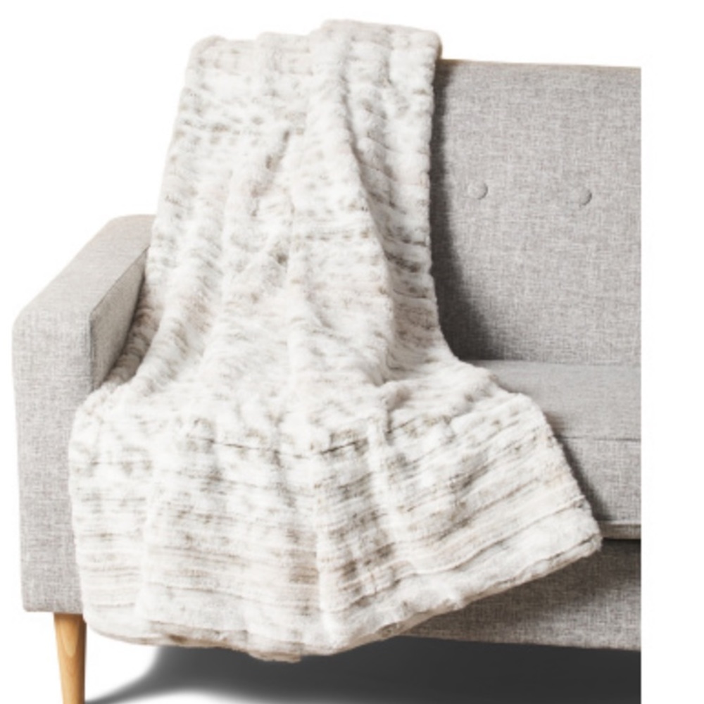 🎯 Artelier Nicole Miller Faux Fur Decorative Throw Blanket NIB